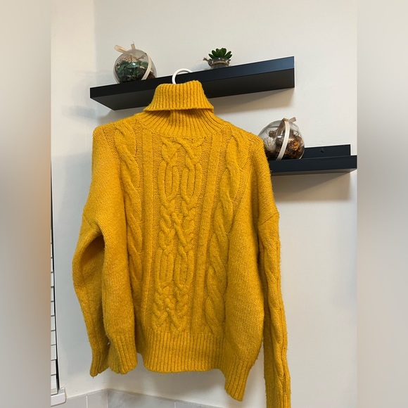 Turtle neck Yellow knit - Picture 2 of 5